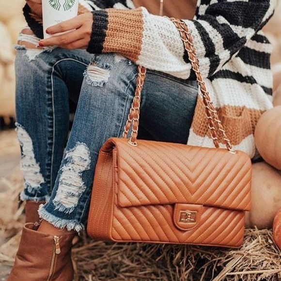 Blush & Belle Handbags - 🚨 1 LEFT! CLAIRE Quilted Mid Sized TurnLock Handbag Chestnut